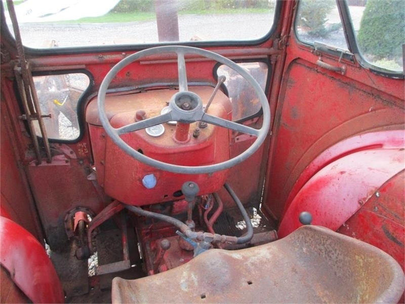 IH 276 Med frontlæsser - Farm tractor: picture 5 IH 276 Med frontlæsser - Farm tractor: picture 5