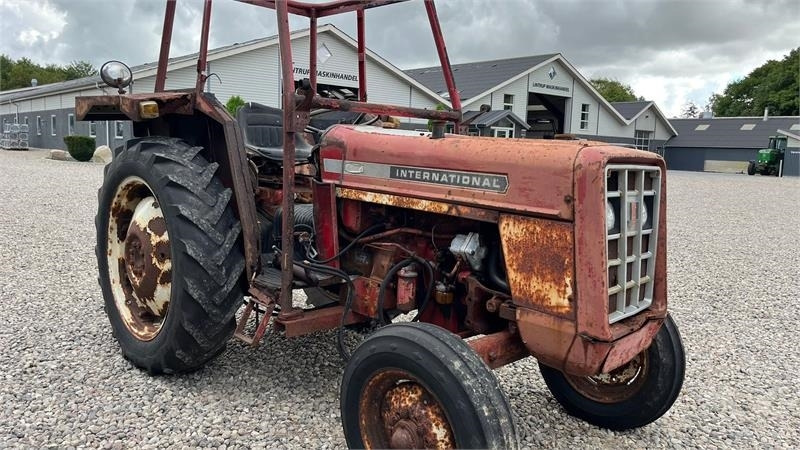 IH 444 Motor sidder fast - Farm tractor: picture 2 IH 444 Motor sidder fast - Farm tractor: picture 2