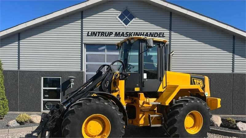 JCB 426 med traktor dækmontering og hurtigskifte samt - Wheel loader: picture 1 JCB 426 med traktor dækmontering og hurtigskifte samt - Wheel loader: picture 1