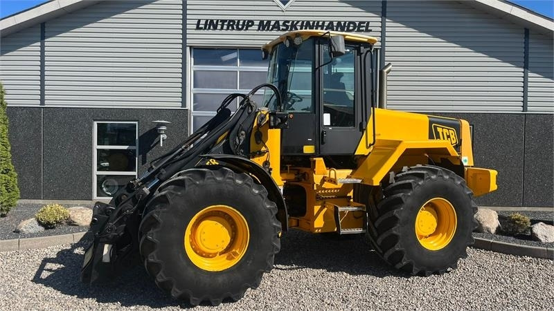 JCB 426 med traktor dækmontering og hurtigskifte samt - Wheel loader: picture 1 JCB 426 med traktor dækmontering og hurtigskifte samt - Wheel loader: picture 1