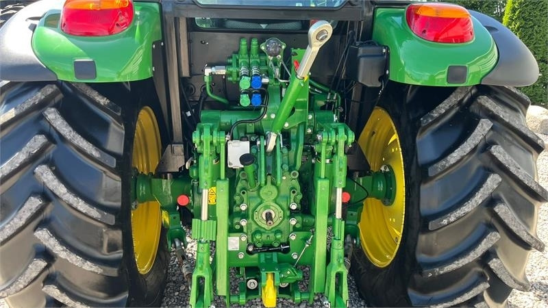 John Deere 5115M Med frontlæsser, som ny - Farm tractor: picture 4 John Deere 5115M Med frontlæsser, som ny - Farm tractor: picture 4