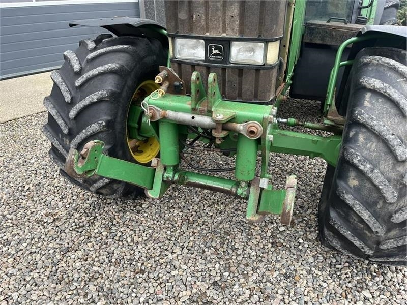 John Deere 6800 Med frontlift. - Farm tractor: picture 4 John Deere 6800 Med frontlift. - Farm tractor: picture 4