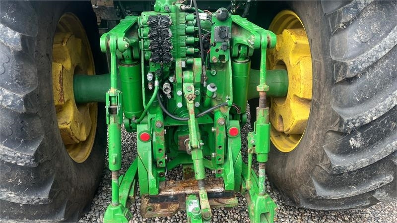 John Deere 8230 Med frontlift  - Farm tractor: picture 5 John Deere 8230 Med frontlift  - Farm tractor: picture 5