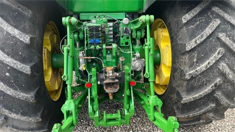 John Deere 8260R  - Farm tractor: picture 4 John Deere 8260R  - Farm tractor: picture 4
