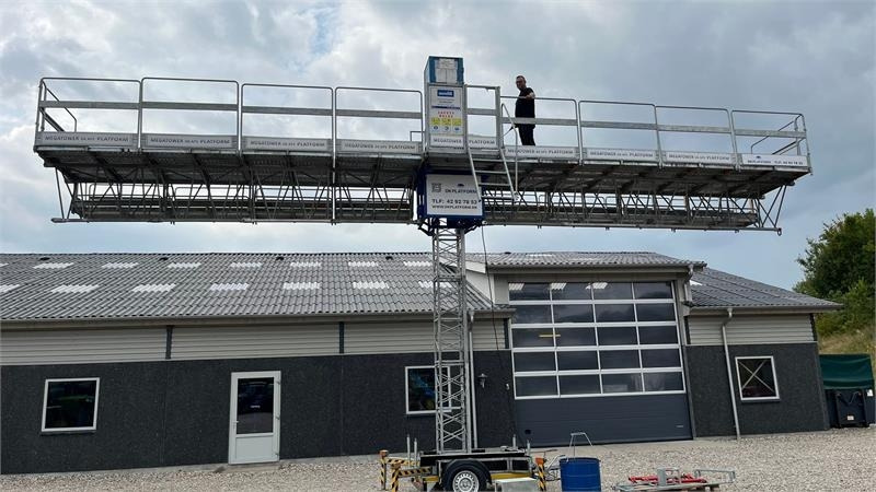 Manitou Mandskabskurv arbejdsplatformen, Byggeelevatorer, - Telescopic handler: picture 1 Manitou Mandskabskurv arbejdsplatformen, Byggeelevatorer, - Telescopic handler: picture 1