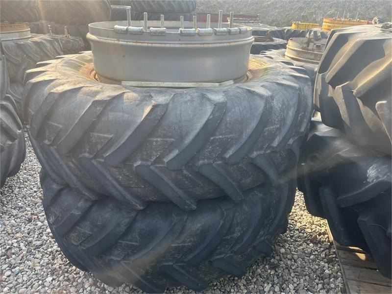 Michelin 20.8R38 Sølv med ring og 8 MD+ låse - Tire for Agricultural machinery: picture 1 Michelin 20.8R38 Sølv med ring og 8 MD+ låse - Tire for Agricultural machinery: picture 1