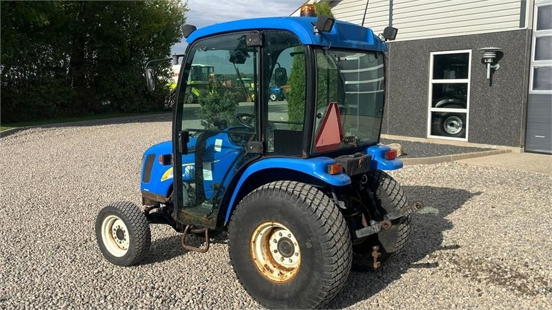 New Holland TC35DA Hydrostat - Farm tractor: picture 3 New Holland TC35DA Hydrostat - Farm tractor: picture 3