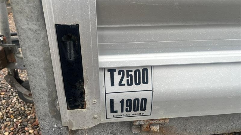 Selandia Maskintrailer med vip og rampe med hydrau - Dropside/ Flatbed trailer: picture 5 Selandia Maskintrailer med vip og rampe med hydrau - Dropside/ Flatbed trailer: picture 5