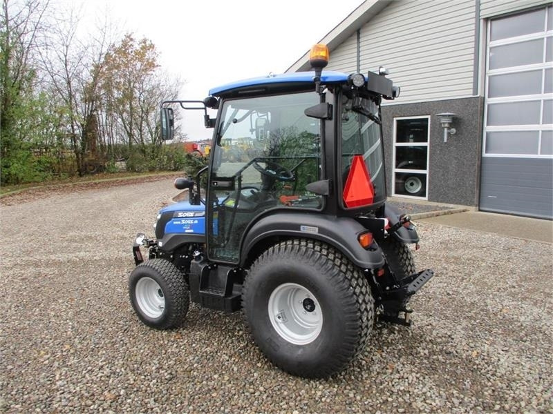 Solis 26 HST Med kabine, Turf dæk og frontlift  - Farm tractor: picture 3 Solis 26 HST Med kabine, Turf dæk og frontlift  - Farm tractor: picture 3