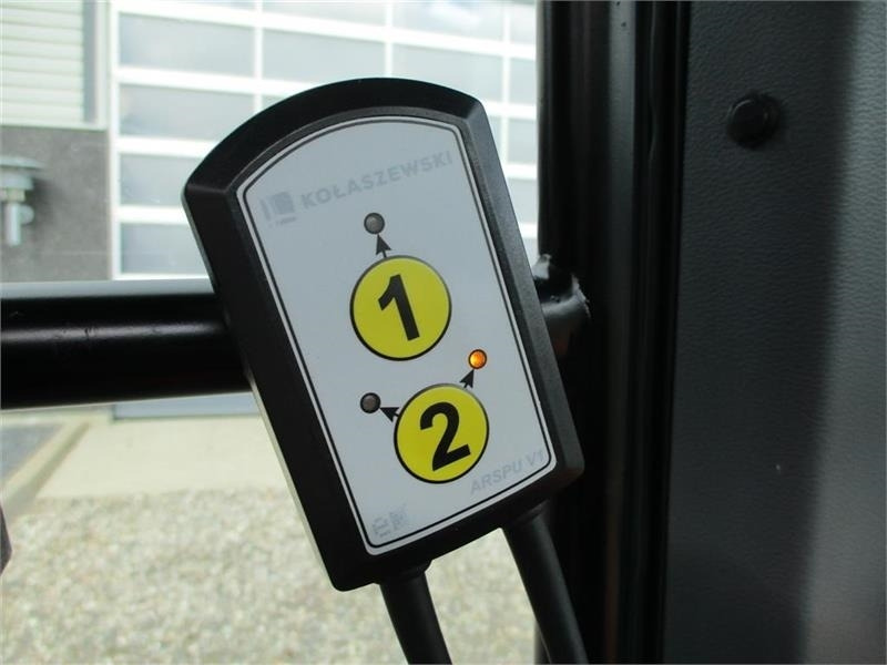 Solis H26 HST SNOW EDITION med frontlift, front PTO, Var - Municipal tractor: picture 4 Solis H26 HST SNOW EDITION med frontlift, front PTO, Var - Municipal tractor: picture 4