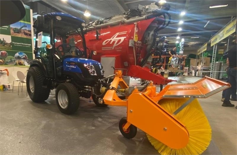 Solis H26 HST SnowEdition med Thyregod TK 1600 kost på - Farm tractor: picture 2 Solis H26 HST SnowEdition med Thyregod TK 1600 kost på - Farm tractor: picture 2