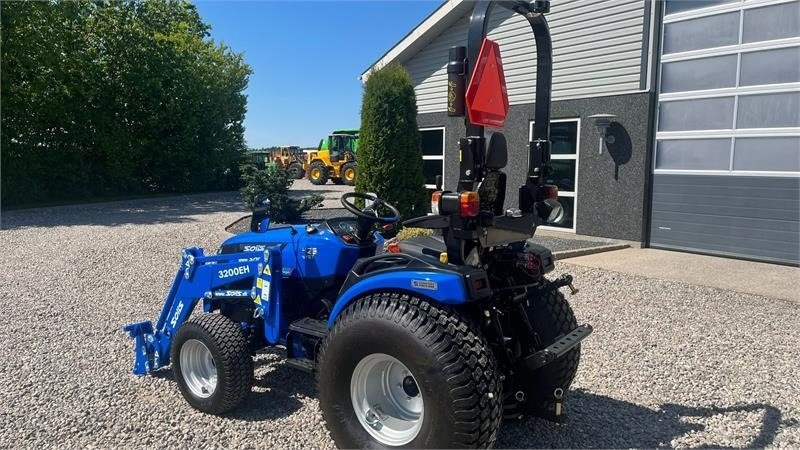 Solis H26 HST Turfdæk og Frontlæsser - Municipal tractor: picture 3 Solis H26 HST Turfdæk og Frontlæsser - Municipal tractor: picture 3