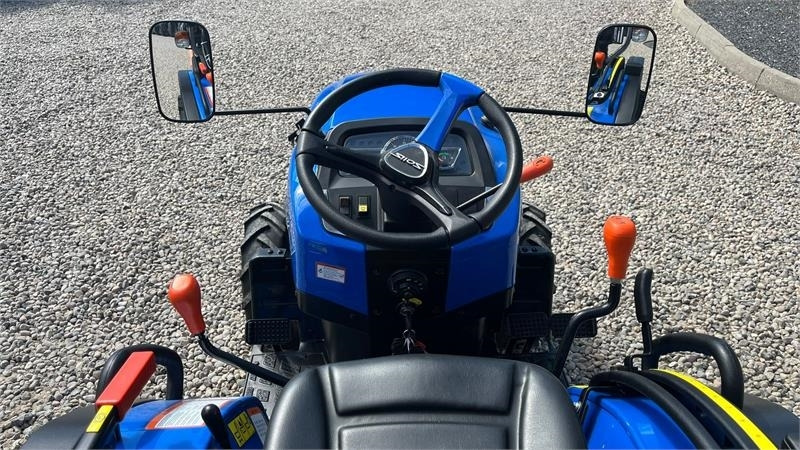 Solis S26 6+2 Gearmaskine med Servostyring og brede trak - Municipal tractor: picture 5 Solis S26 6+2 Gearmaskine med Servostyring og brede trak - Municipal tractor: picture 5