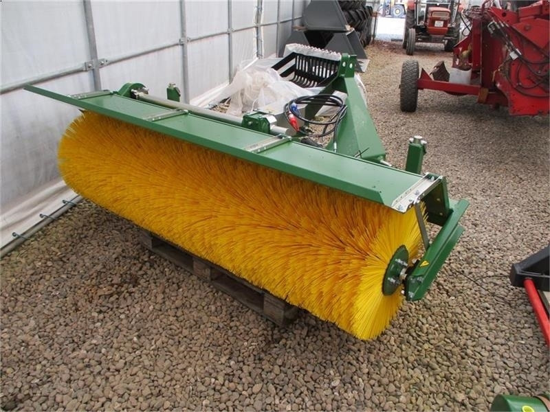 Thyregod TK 2300 TK2300 Med hydraulisk sving og PTO-træk - Broom for Agricultural machinery: picture 1 Thyregod TK 2300 TK2300 Med hydraulisk sving og PTO-træk - Broom for Agricultural machinery: picture 1