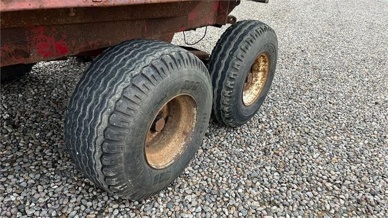 - - - Tipvogn Boogie vogn med skrå bagenden. - Farm tipping trailer/ Dumper: picture 4 - - - Tipvogn Boogie vogn med skrå bagenden. - Farm tipping trailer/ Dumper: picture 4