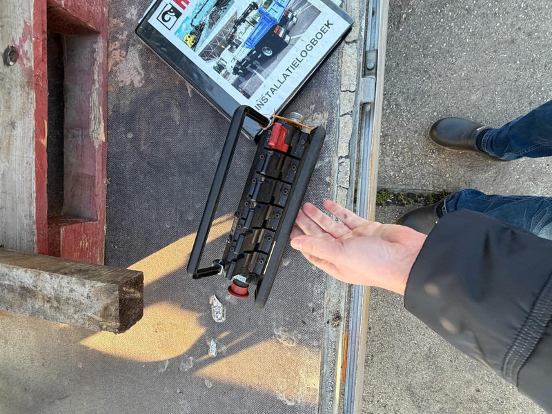 Hiab 112 RADIO REMOTE - Truck mounted crane for Truck: picture 3 Hiab 112 RADIO REMOTE - Truck mounted crane for Truck: picture 3