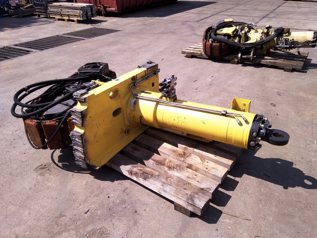 Bomag BM1200-35 - - Undercarriage parts for Construction machinery: picture 2 Bomag BM1200-35 - - Undercarriage parts for Construction machinery: picture 2