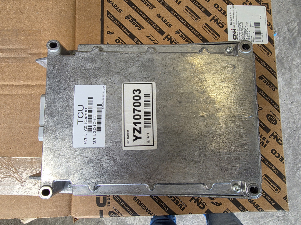 Case 84175818 - YZ104830 - ECU for Construction machinery: picture 2 Case 84175818 - YZ104830 - ECU for Construction machinery: picture 2