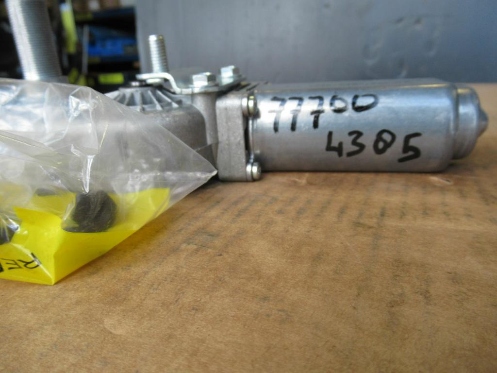 Caterpillar 3305013 - Wiper for Construction machinery: picture 2 Caterpillar 3305013 - Wiper for Construction machinery: picture 2