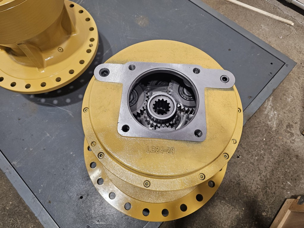 Caterpillar 5367288 - Axle and parts for Construction machinery: picture 2 Caterpillar 5367288 - Axle and parts for Construction machinery: picture 2