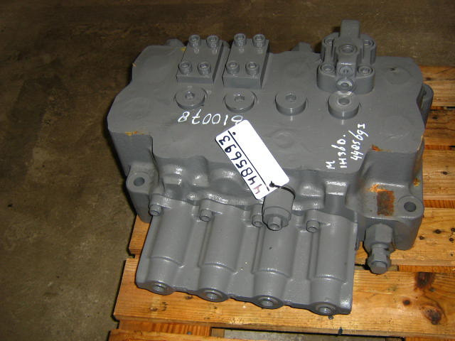 Hitachi 4485693 - Hydraulic valve for Construction machinery: picture 2 Hitachi 4485693 - Hydraulic valve for Construction machinery: picture 2