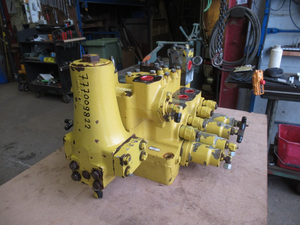 Komatsu 709-14-94200 - Hydraulic valve for Construction machinery: picture 2 Komatsu 709-14-94200 - Hydraulic valve for Construction machinery: picture 2