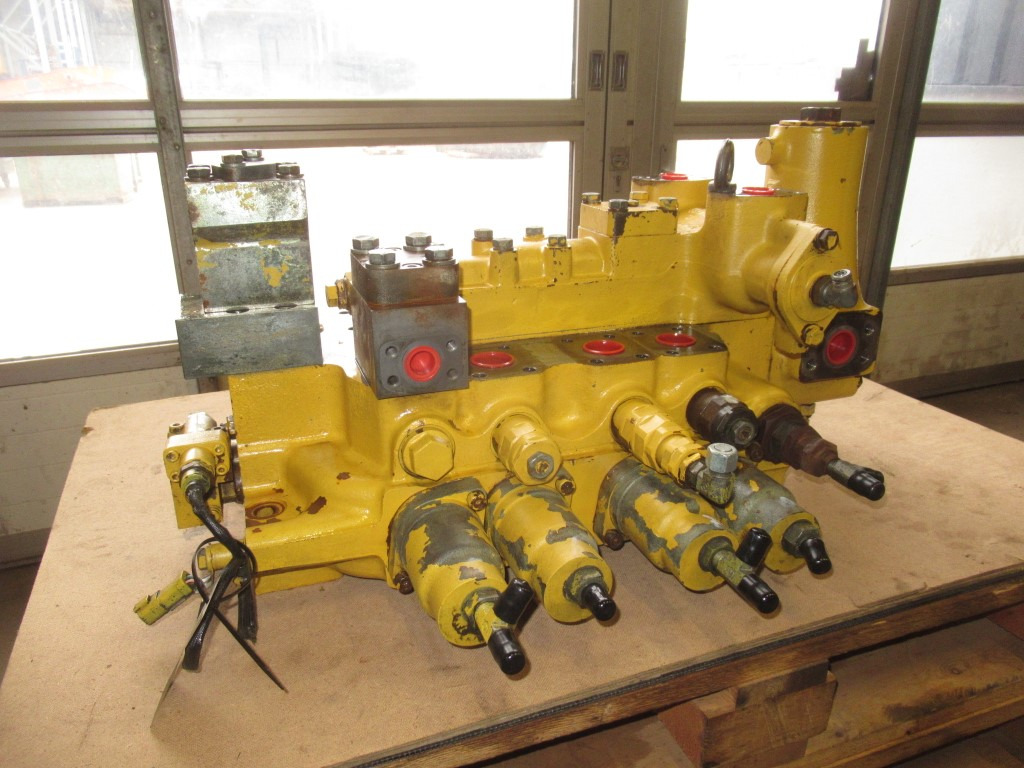 Komatsu 709-14-94200 - Hydraulic valve for Construction machinery: picture 4 Komatsu 709-14-94200 - Hydraulic valve for Construction machinery: picture 4