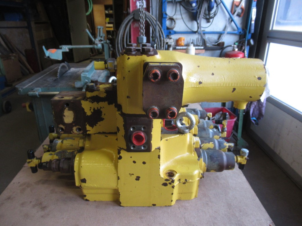 Komatsu 709-15-94200 - Hydraulic valve for Construction machinery: picture 3 Komatsu 709-15-94200 - Hydraulic valve for Construction machinery: picture 3