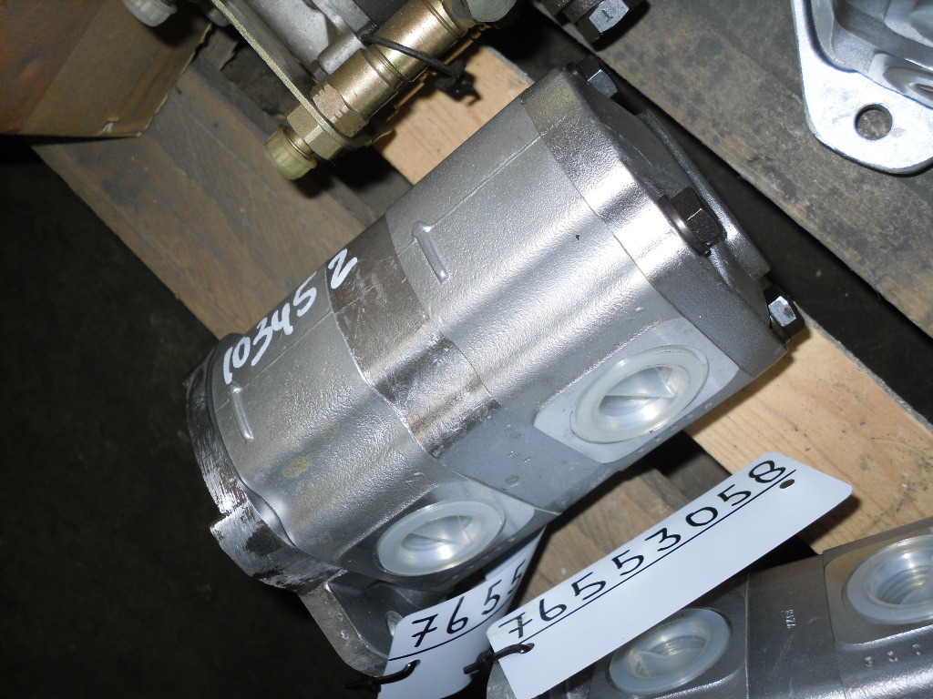 New Holland 157582028 - Steering pump for Construction machinery: picture 1 New Holland 157582028 - Steering pump for Construction machinery: picture 1