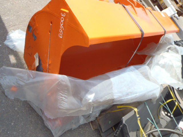 New Holland W50H - - Loader bucket: picture 1 New Holland W50H - - Loader bucket: picture 1