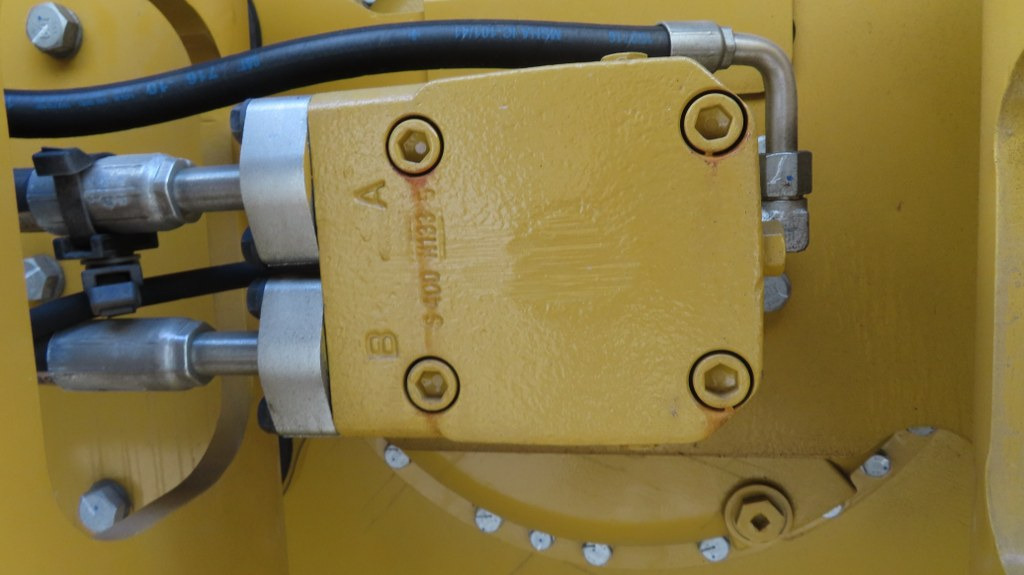 Compactor Caterpillar CS66B: picture 14