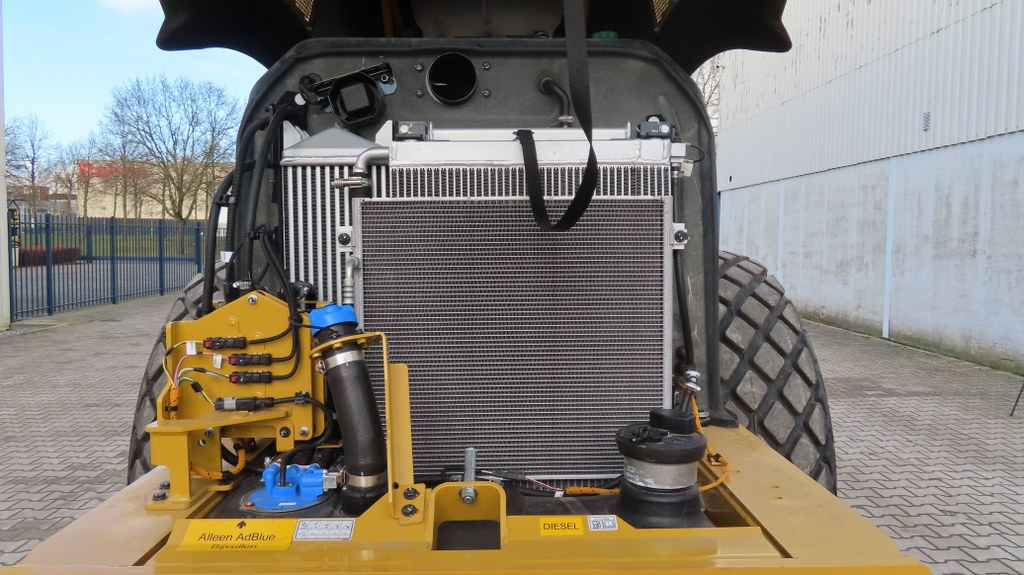 Compactor Caterpillar CS66B: picture 10