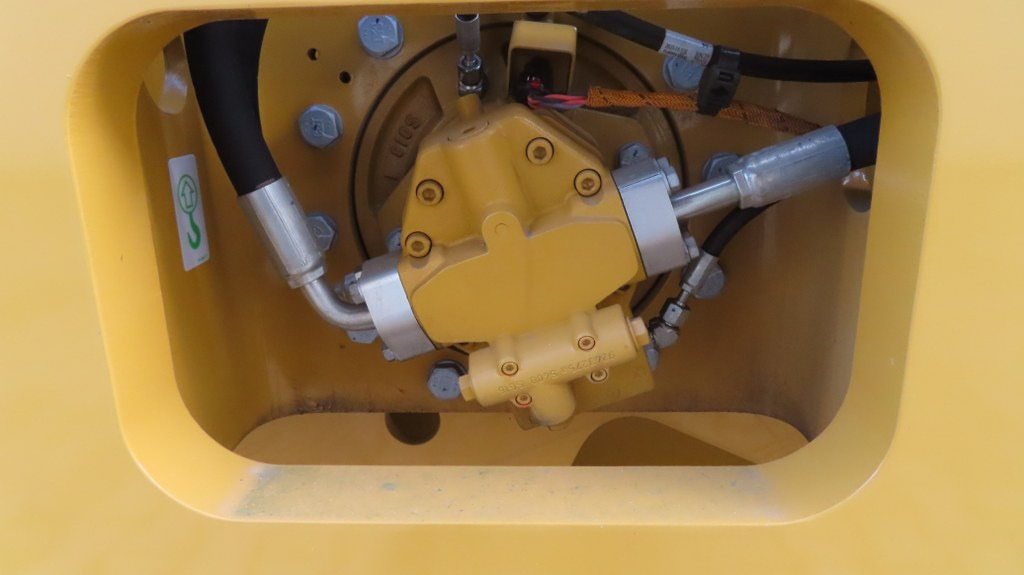 Compactor Caterpillar CS66B: picture 15