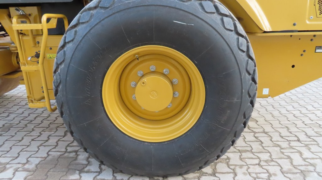 Compactor Caterpillar CS66B: picture 12