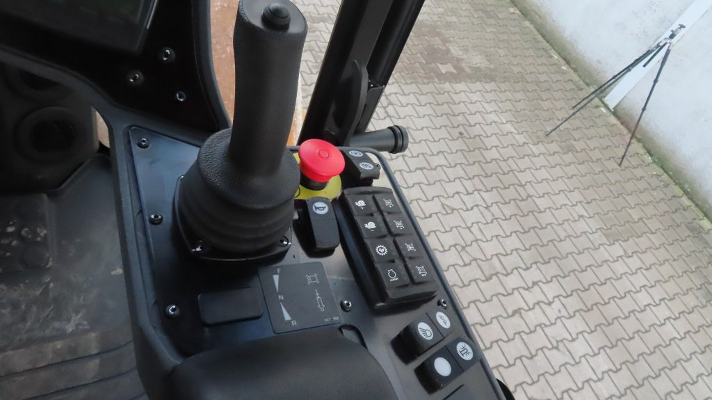 Compactor Caterpillar CS66B: picture 16