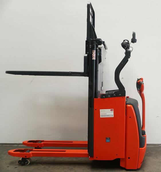 Linde D 10 1163 - Stacker: picture 3 Linde D 10 1163 - Stacker: picture 3