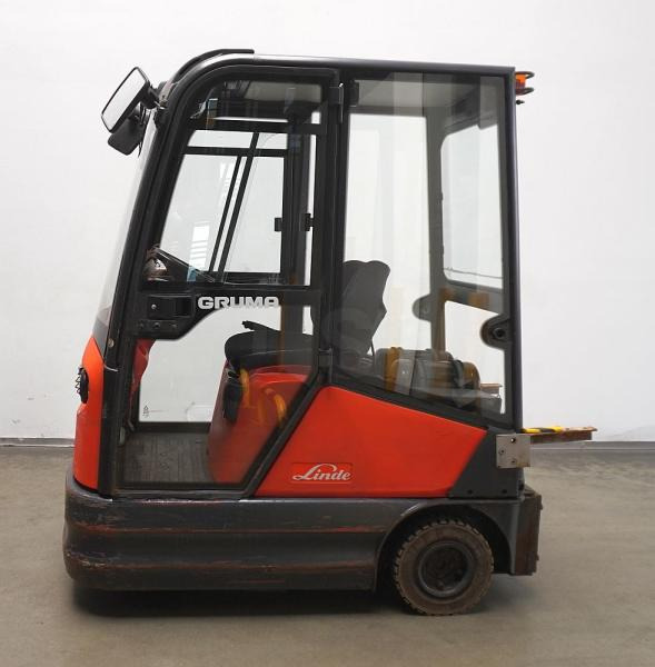Linde P 60 Z 126 - Tow tractor: picture 4 Linde P 60 Z 126 - Tow tractor: picture 4