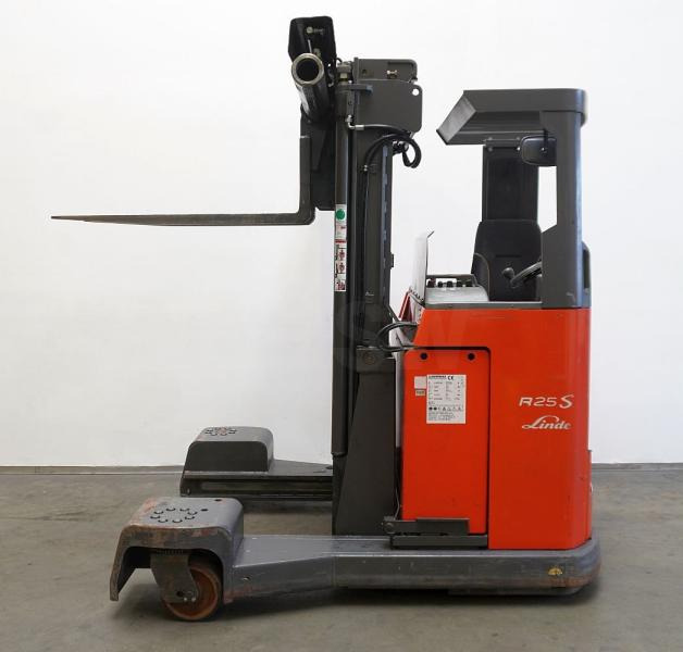 Linde R 25 F 144 - 4-way reach truck: picture 4 Linde R 25 F 144 - 4-way reach truck: picture 4