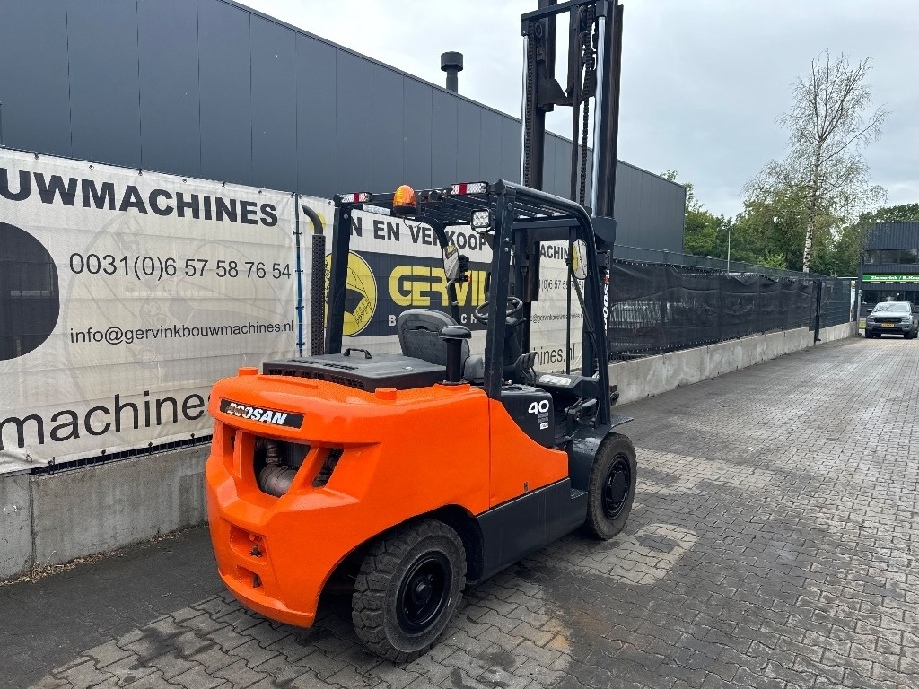 Diesel forklift Doosan D 40 SC-7: picture 12
