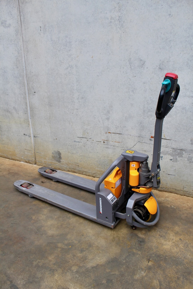 Jungheinrich AME 13 - Pallet truck: picture 1 Jungheinrich AME 13 - Pallet truck: picture 1
