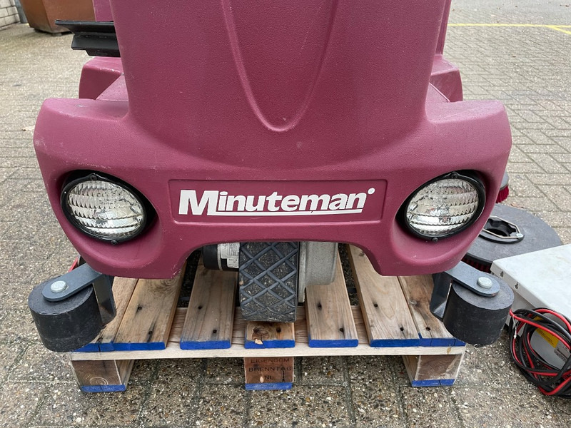 Scrubber dryer Minuteman Powerboss SC2832E: picture 16