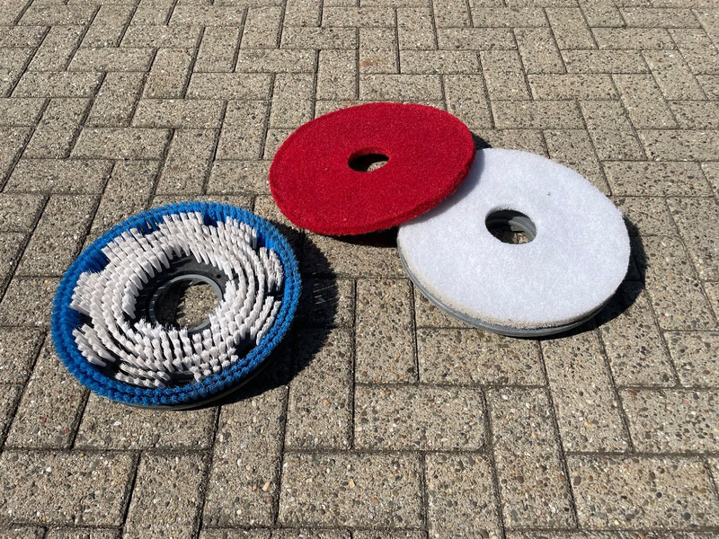 Road sweeper Wetrok Monodisc LS: picture 8