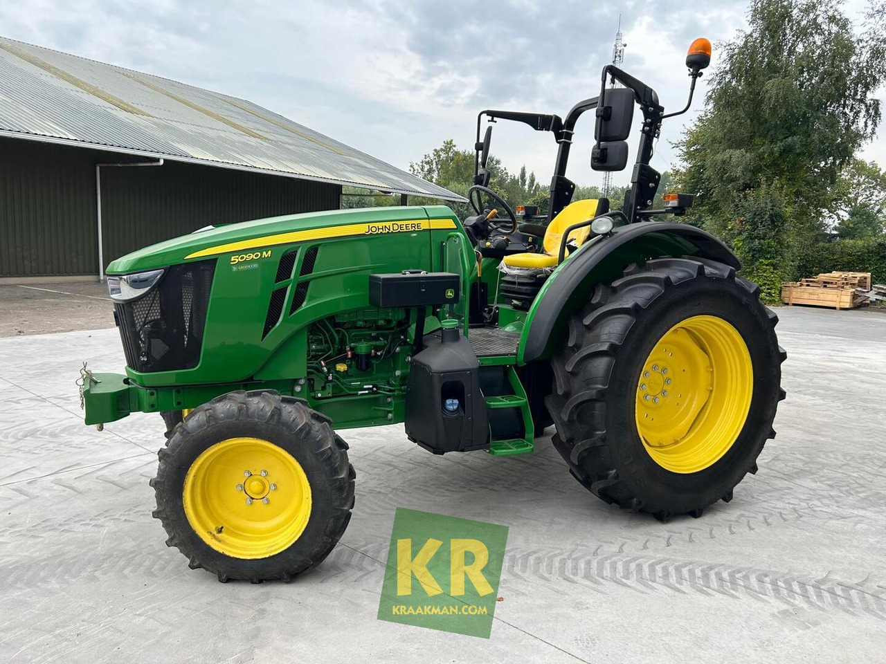 5090M John Deere  - Farm tractor: picture 4 5090M John Deere  - Farm tractor: picture 4