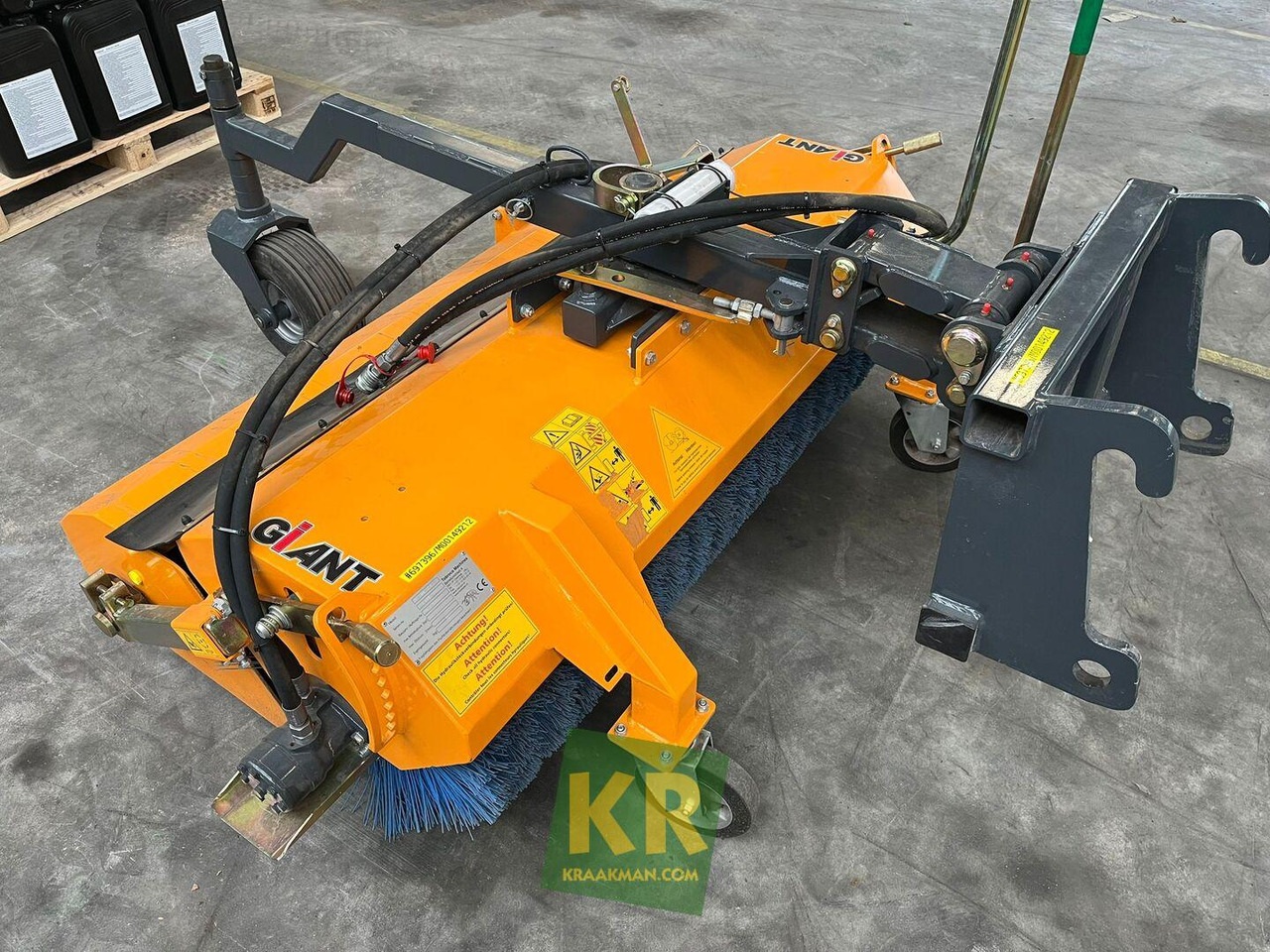 Giant Veegmachine - Broom: picture 4 Giant Veegmachine - Broom: picture 4