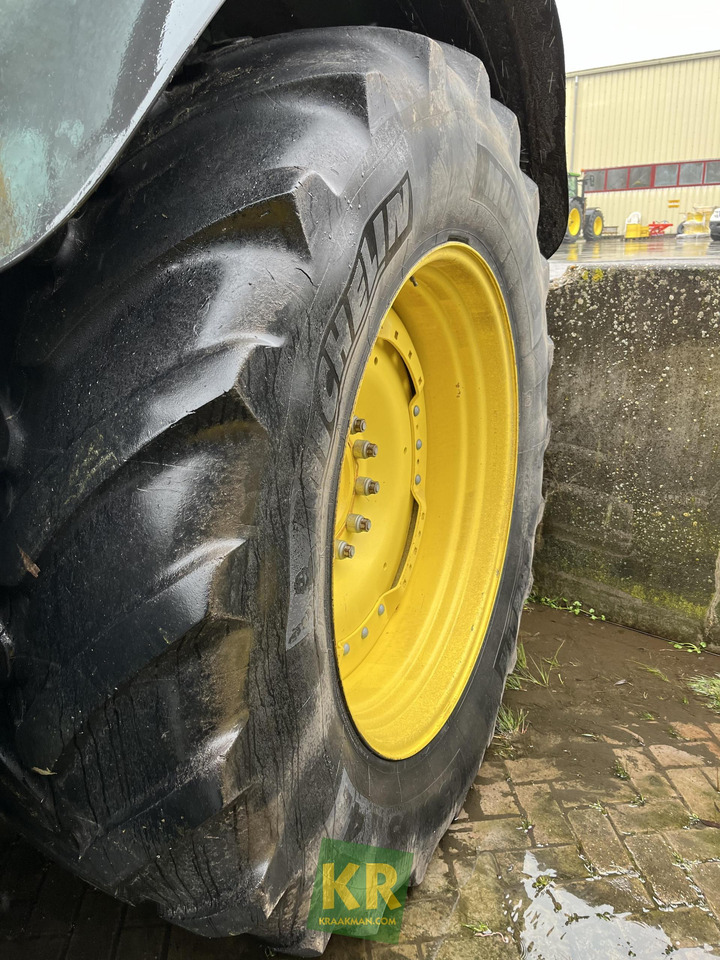 John Deere 6215R - Farm tractor: picture 5 John Deere 6215R - Farm tractor: picture 5