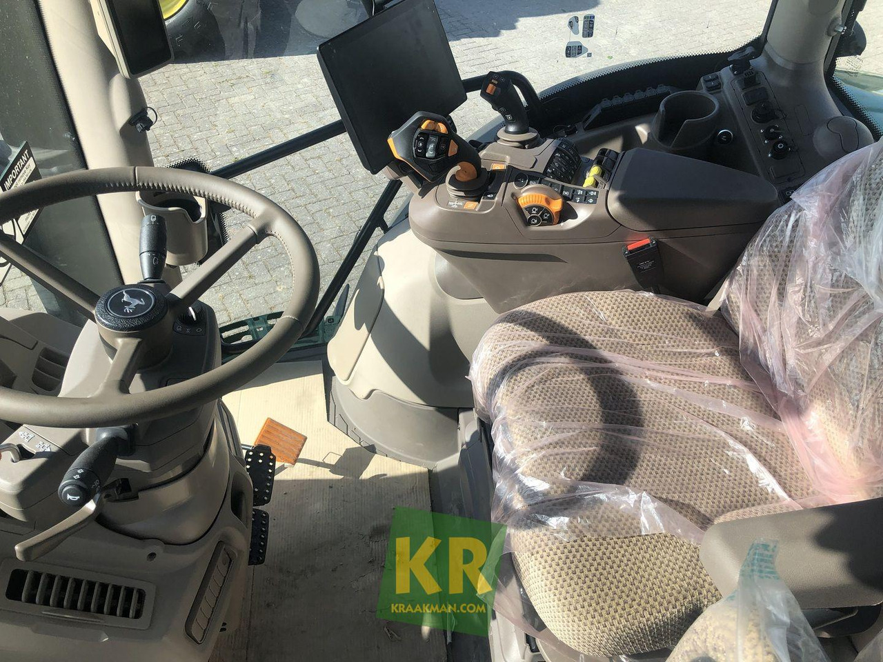 John Deere 6R 110 - Farm tractor: picture 4 John Deere 6R 110 - Farm tractor: picture 4