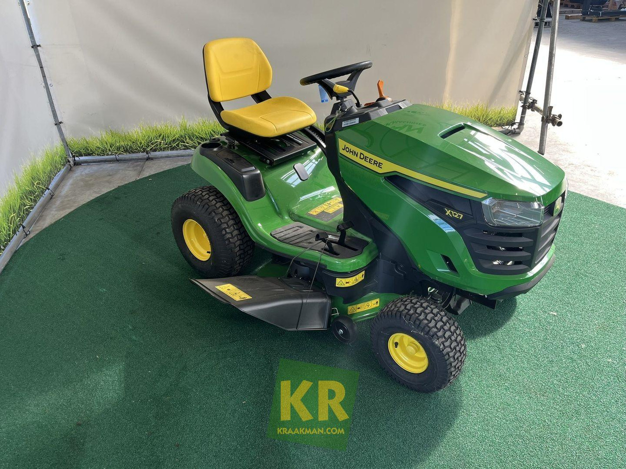 John Deere X127 - Garden mower: picture 2 John Deere X127 - Garden mower: picture 2