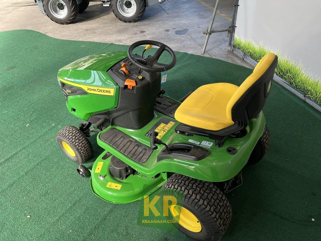 John Deere X127 - Garden mower: picture 4 John Deere X127 - Garden mower: picture 4
