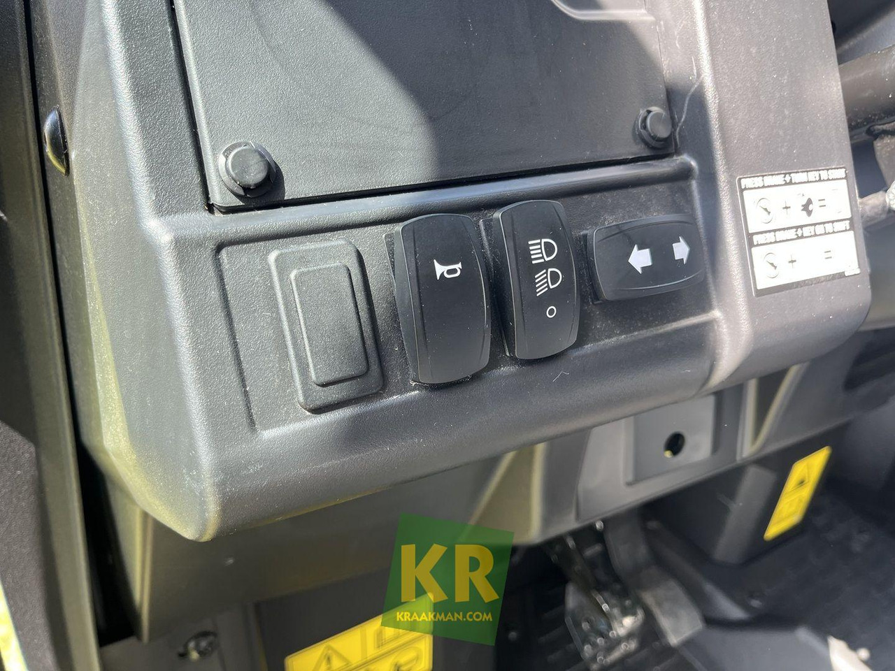 John Deere XUV875M - ATV/ Quad: picture 3 John Deere XUV875M - ATV/ Quad: picture 3