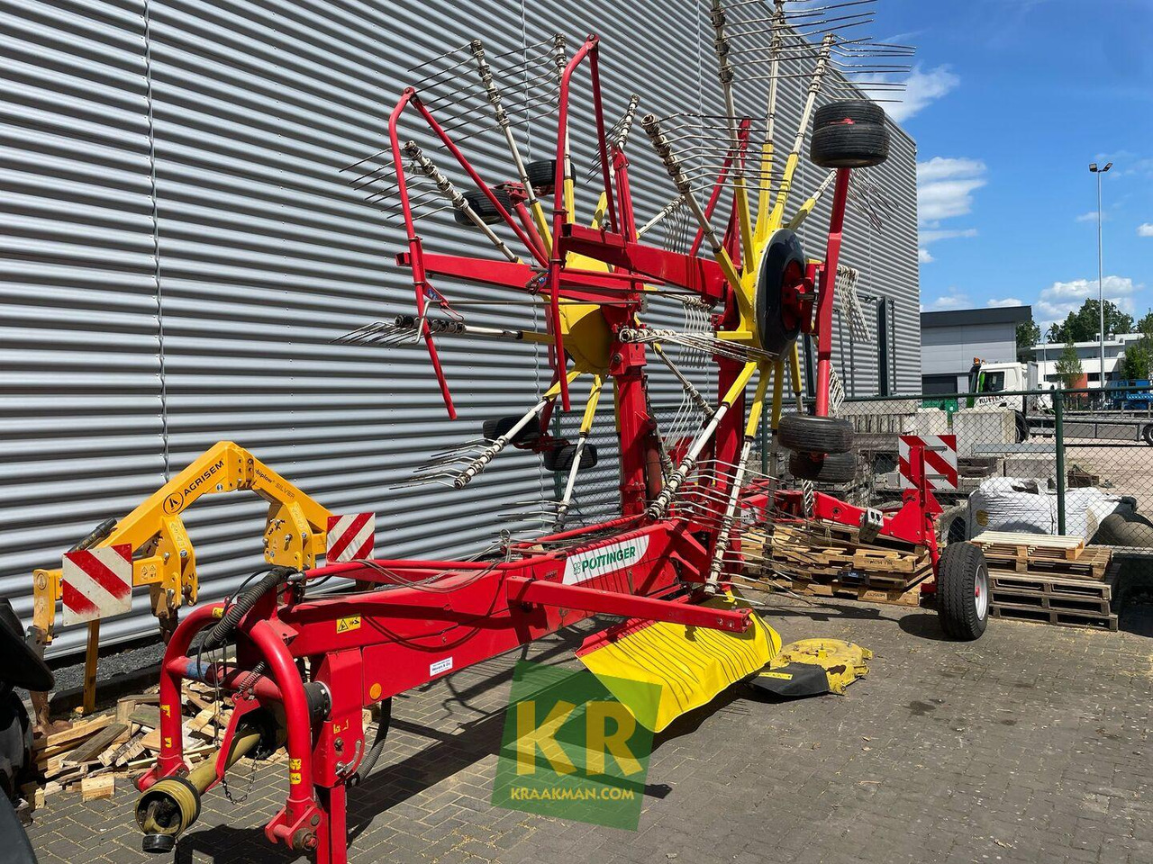 Pottinger 881A  - Tedder/ Rake: picture 2 Pottinger 881A  - Tedder/ Rake: picture 2